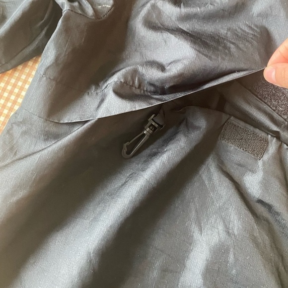 Converse lightweight windbreaker jacket. Size 8-10yrs - Picture 12 of 14